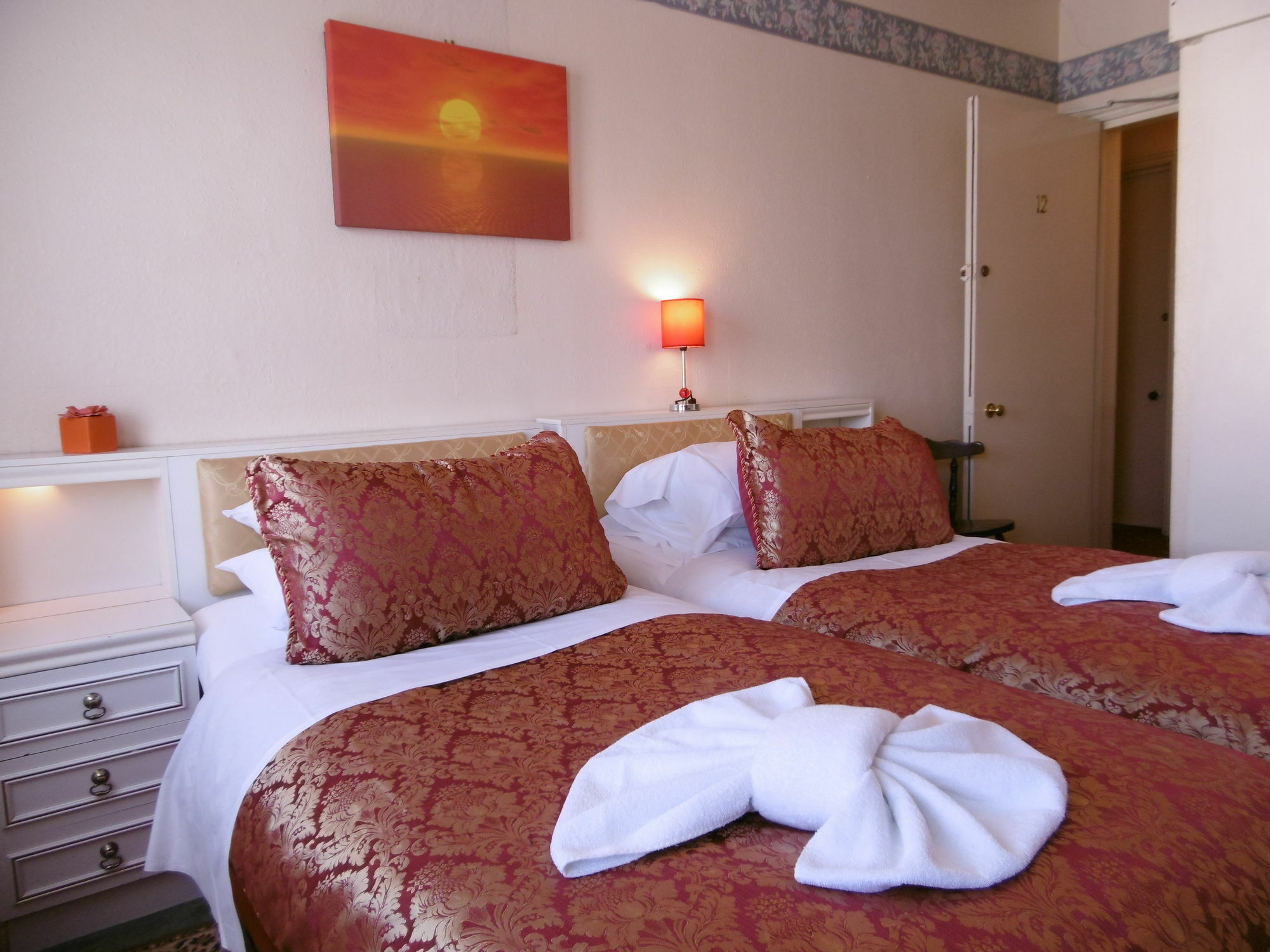 The Ellesmere Hotel อีสต์บอร์น ภายนอก รูปภาพ